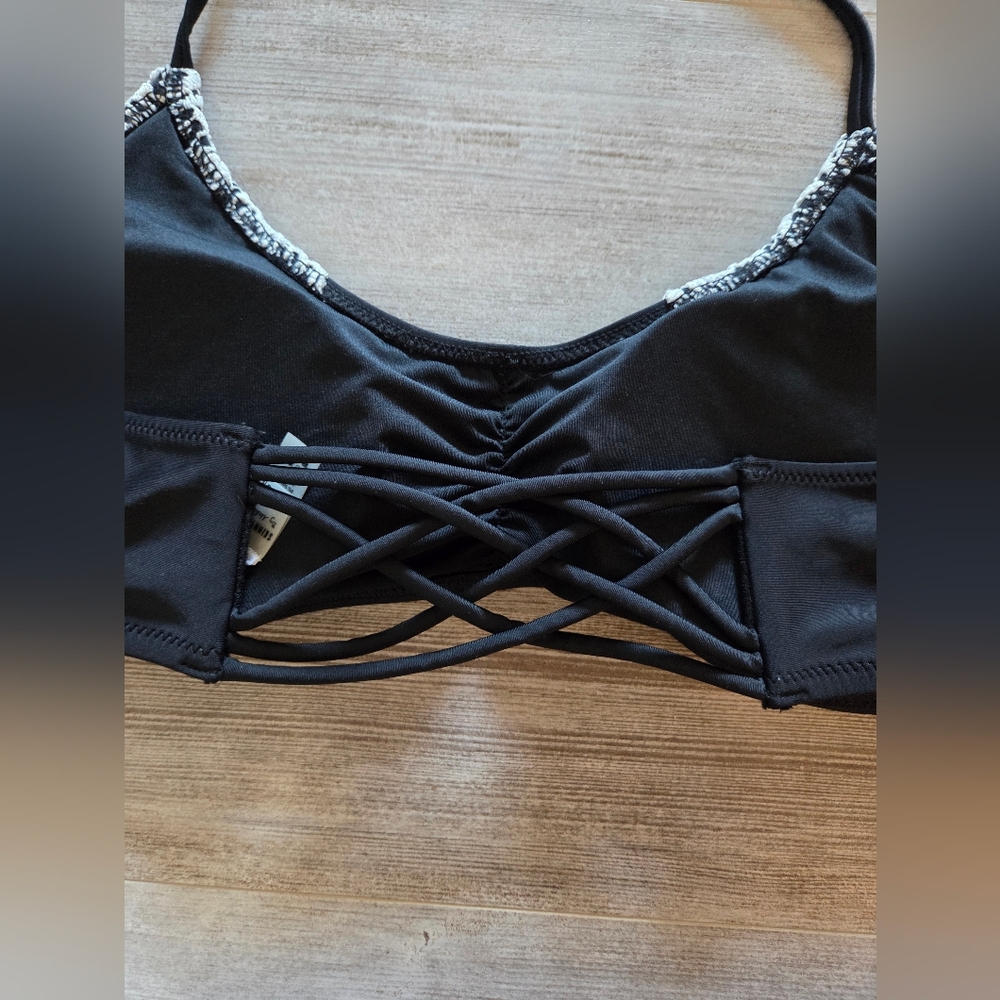Black and White Lace Trim Bikini Top - Picture 2 of 3